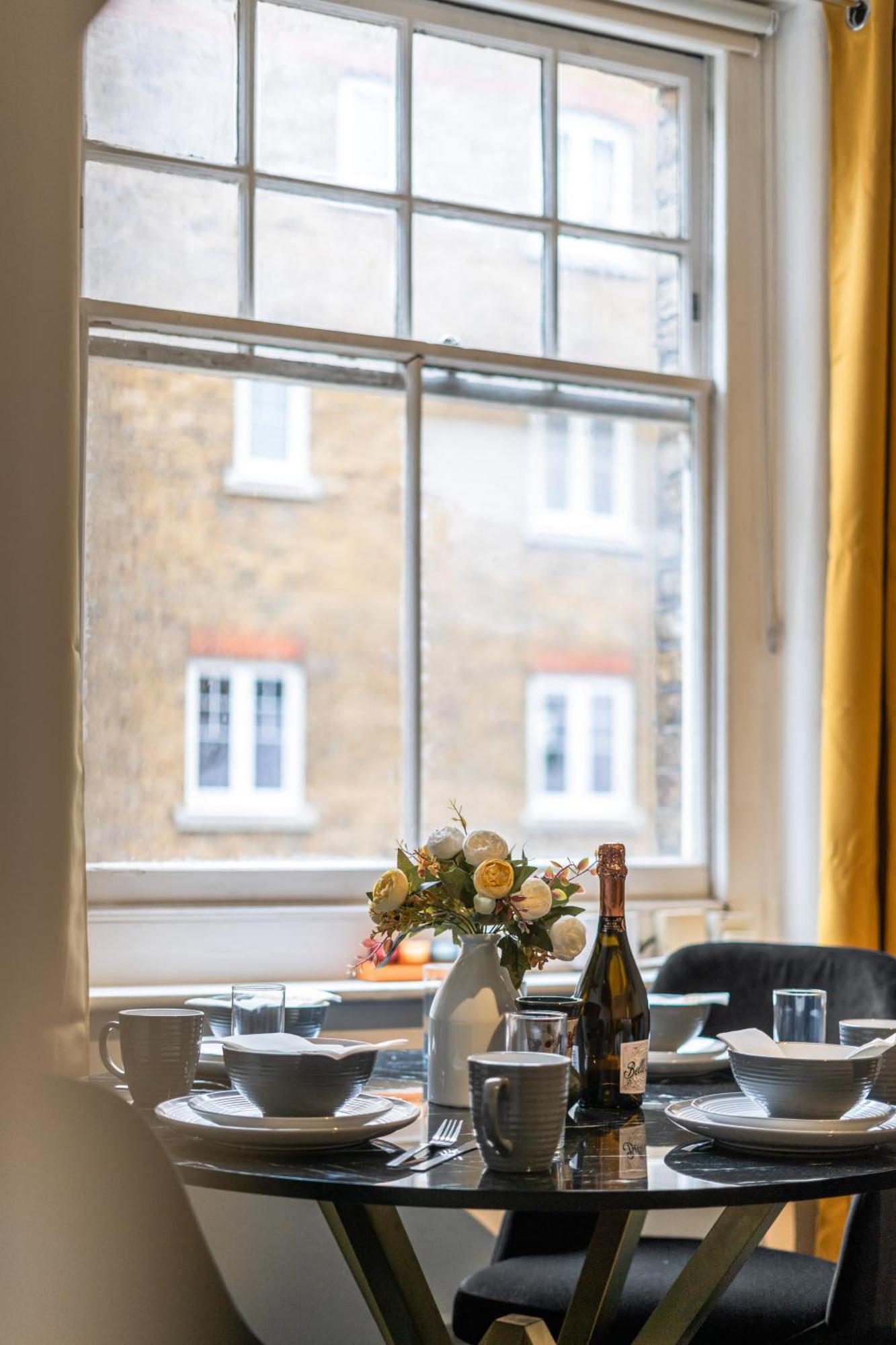 Chic Urban Retreat 1 Bedroom Gem In Covent Garden ลอนดอน ภายนอก รูปภาพ