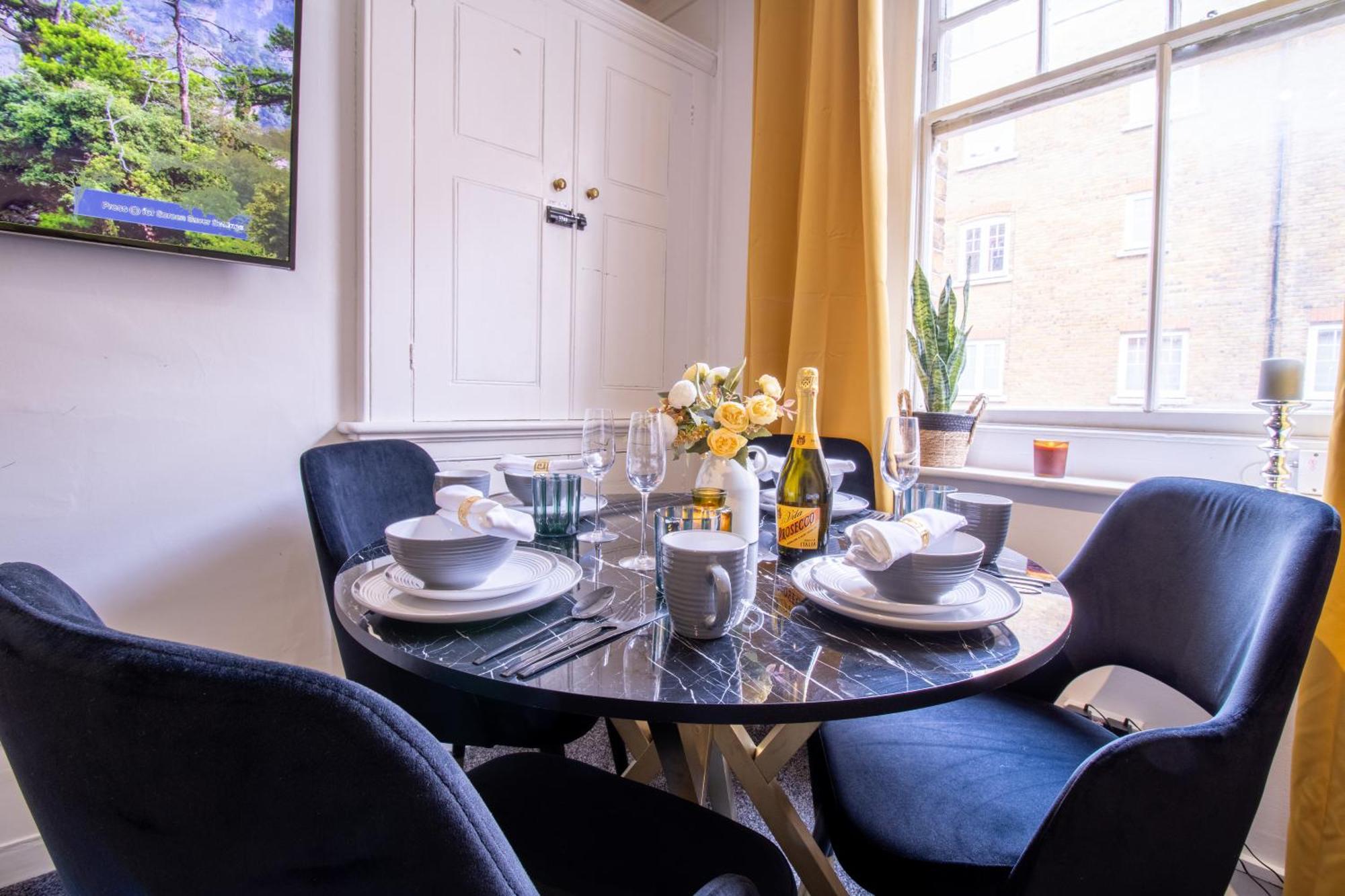 Chic Urban Retreat 1 Bedroom Gem In Covent Garden ลอนดอน ภายนอก รูปภาพ
